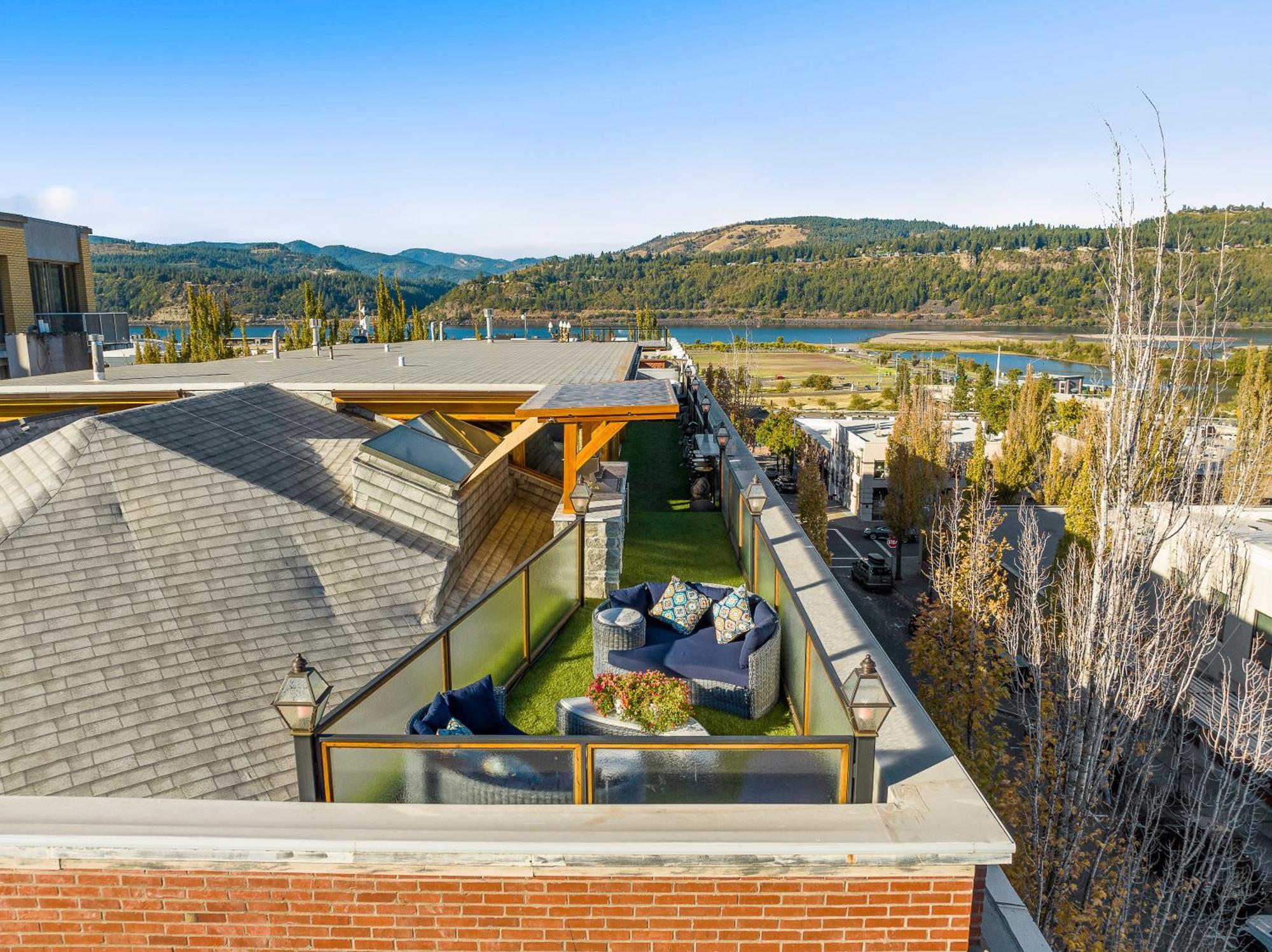 Thistledown On Oak Hotel Hood River Exterior photo