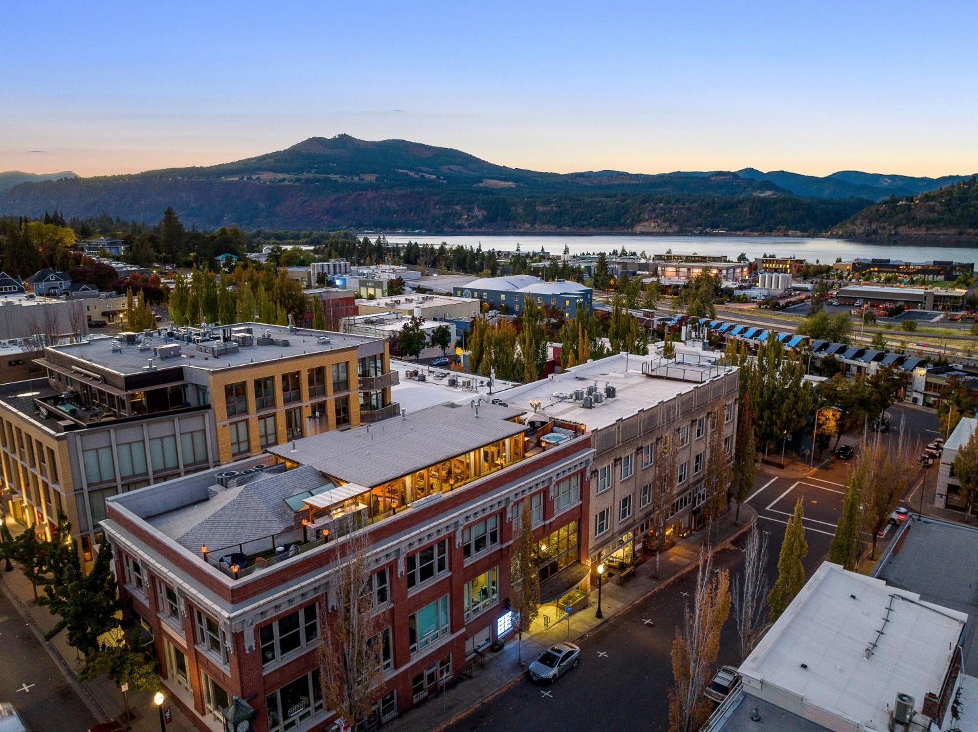 Thistledown On Oak Hotel Hood River Exterior photo